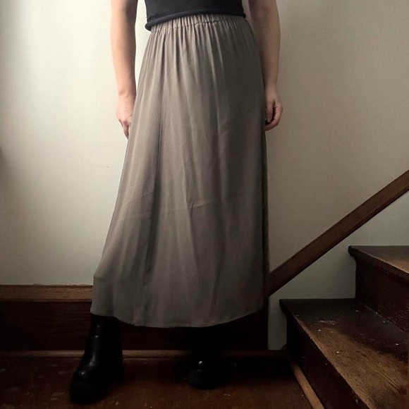 Eileen Fisher grey silk midi skirt - Picture 2 of 8